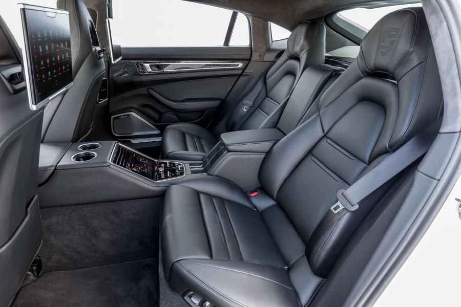 Интерьер Porsche Panamera 4 E-Hybrid Executive 2016 года  (фото 8 из 21)